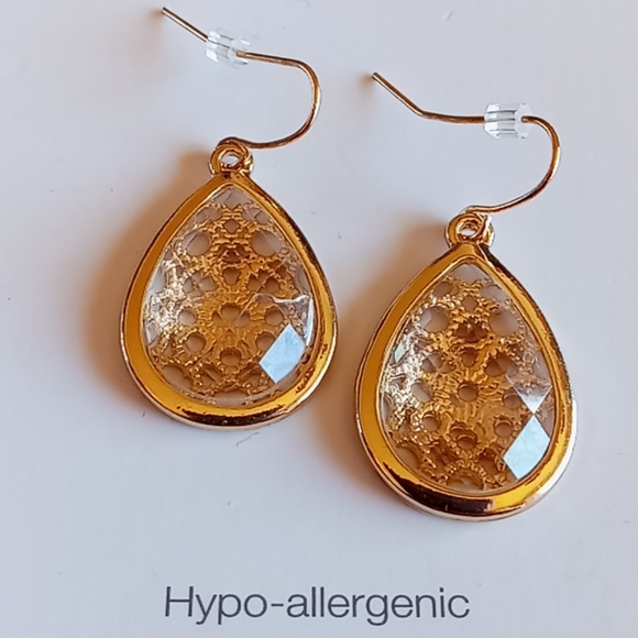 Facet Cut Clear and Gold Tone Earrings Brand New - Picture 6 of 6